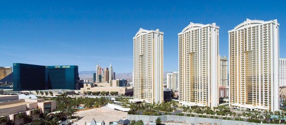 StripViewSuites at Signature 1