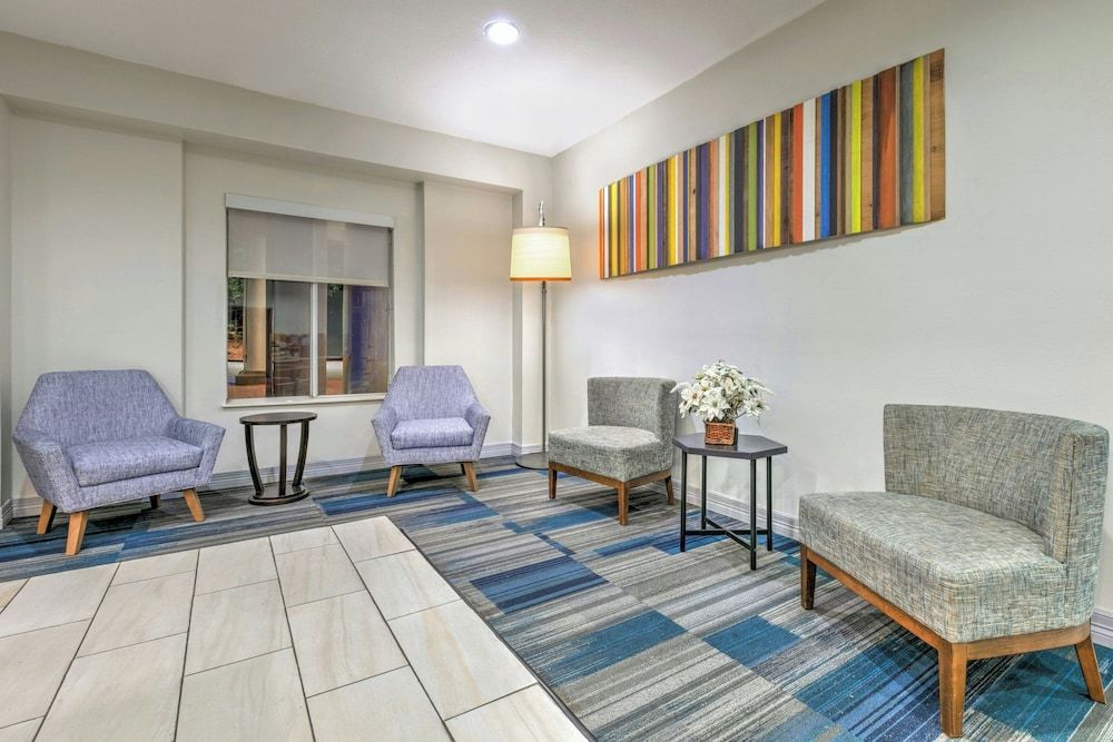 Holiday Inn Express & Suites LIVINGSTON by IHG 2