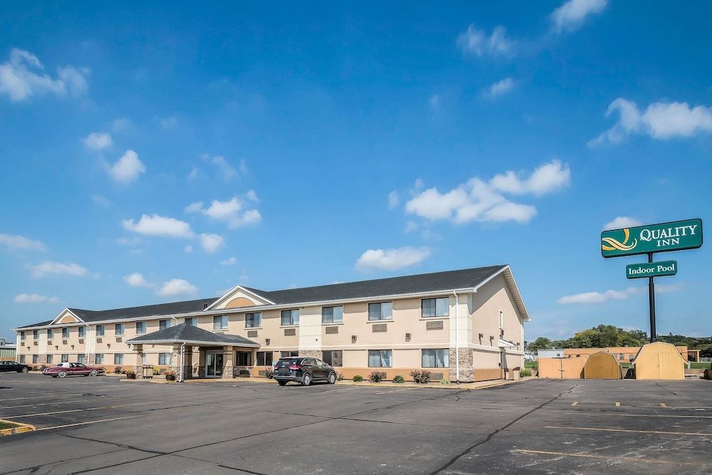Quality Inn Coralville - Iowa River Landing 1