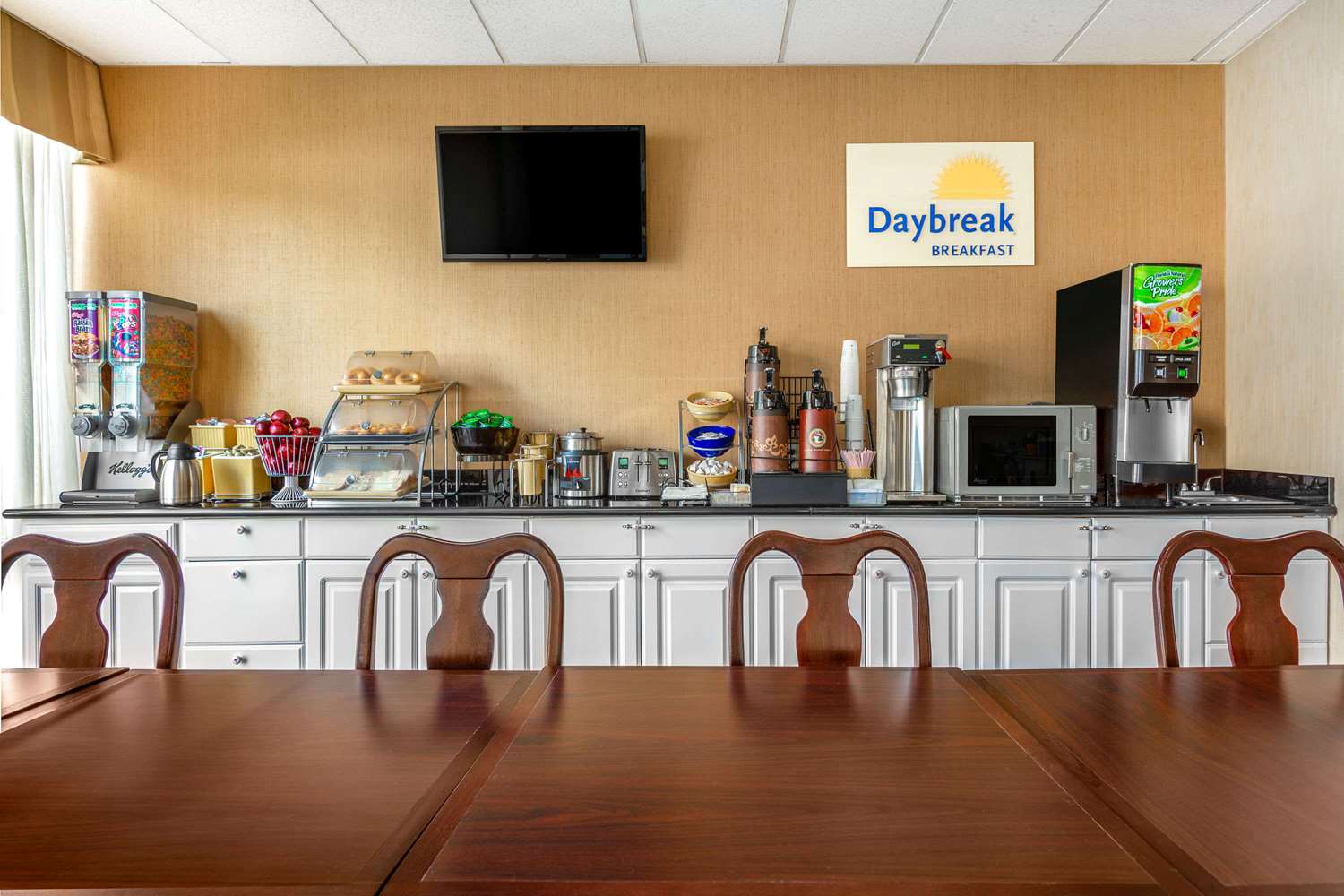 Days Inn by Wyndham College Park 2
