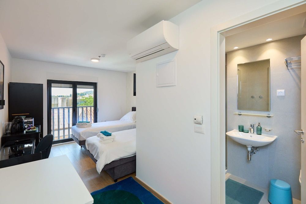 DOMINIUM CITY SUITES 1