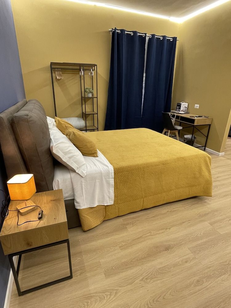 Vomero Suite and deluxe room 2