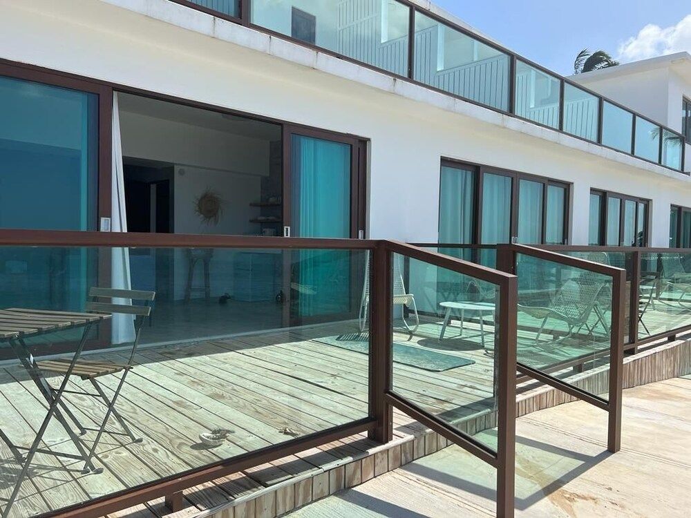 Corcega Beachfront Suites 2