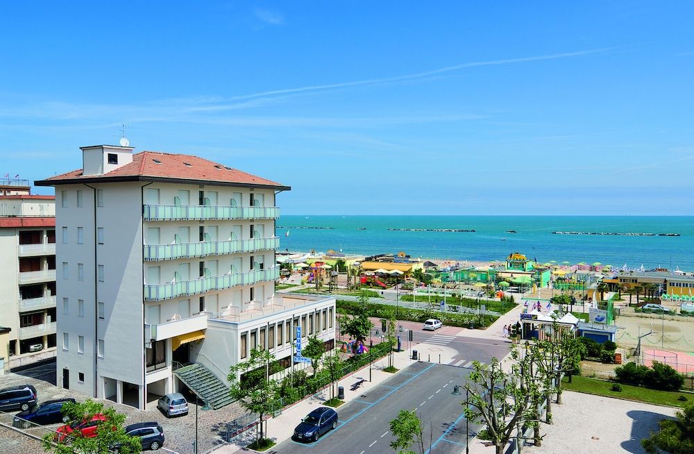 Little Hotel 1