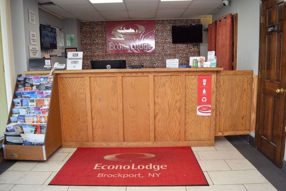 Econo Lodge Brockport 2
