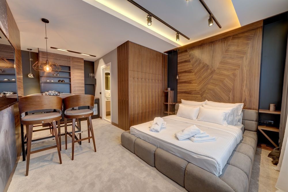 Black Pearl Luxury Suites 1