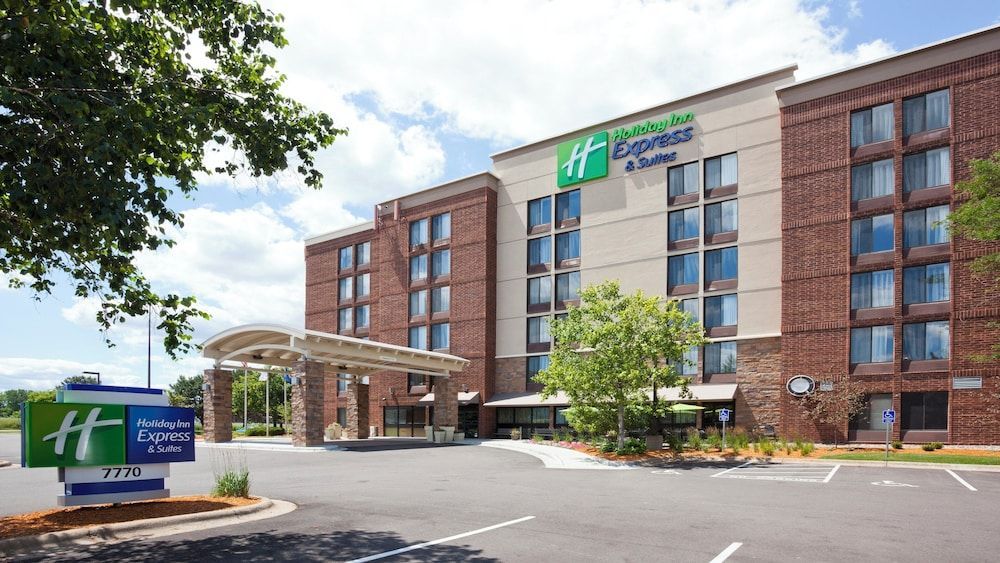 Holiday Inn Express & Suites BLOOMINGTON - MPLS ARPT AREA W by IHG 1