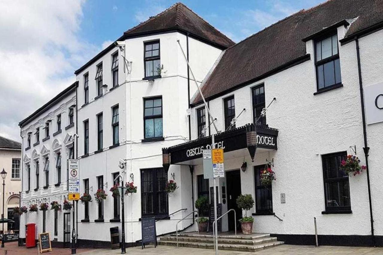The Castle Hotel Neath 1