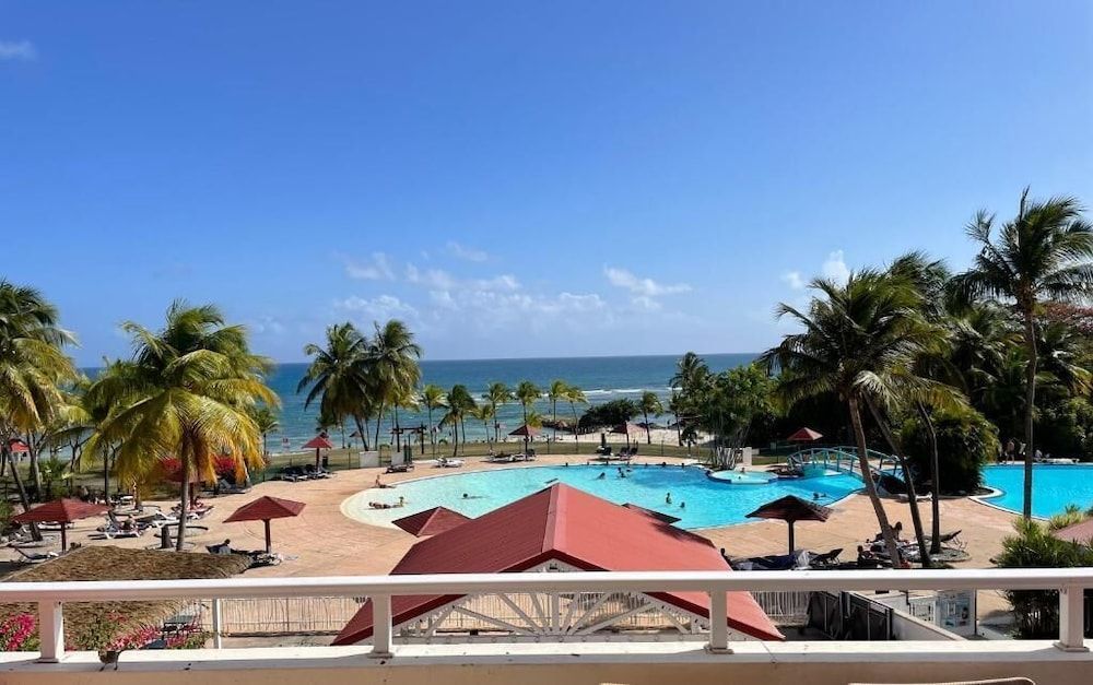 Sur la Plage - Club Sainte-Anne 1