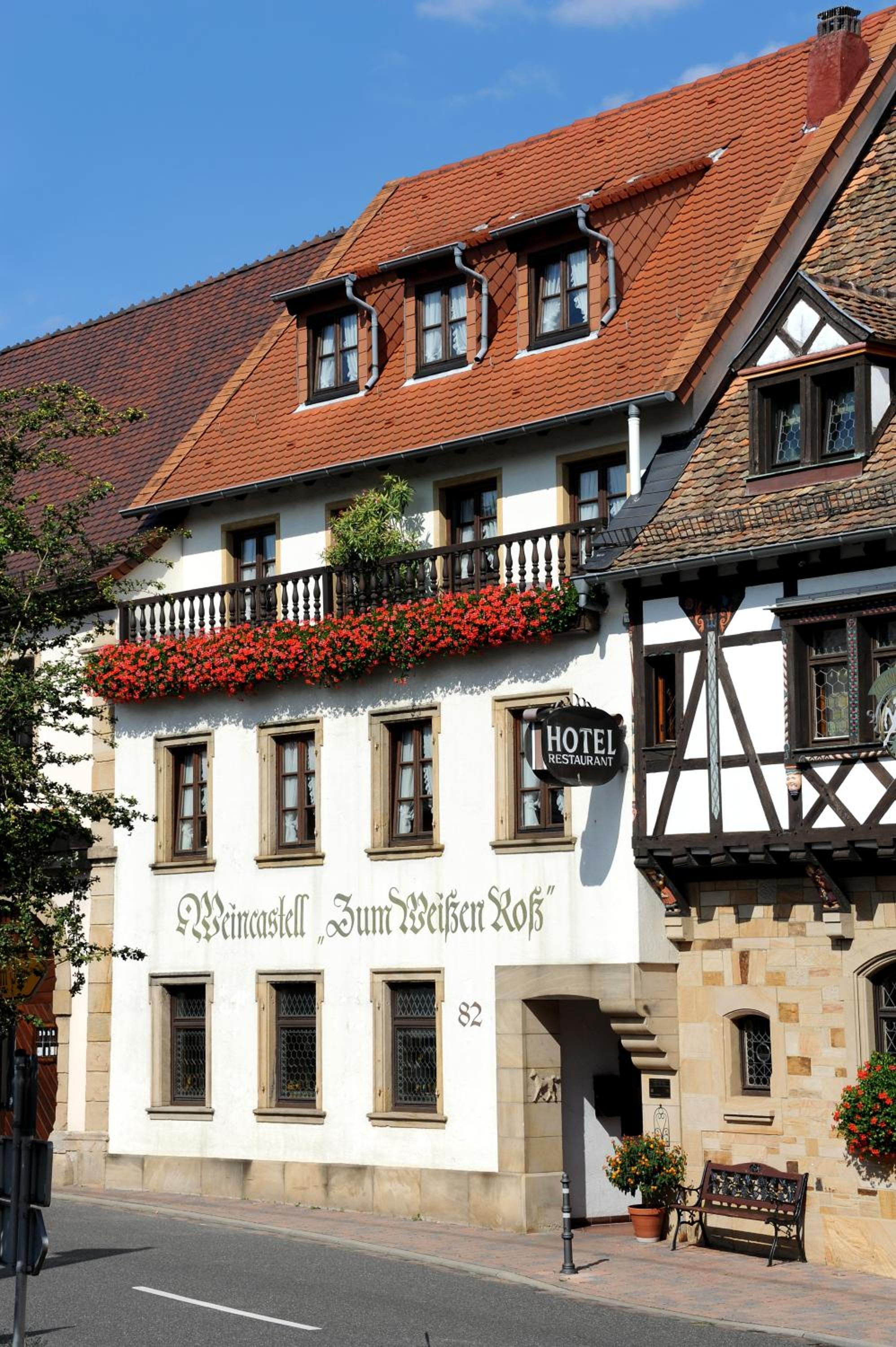 Weinkastell Zum Weissen Ross 2