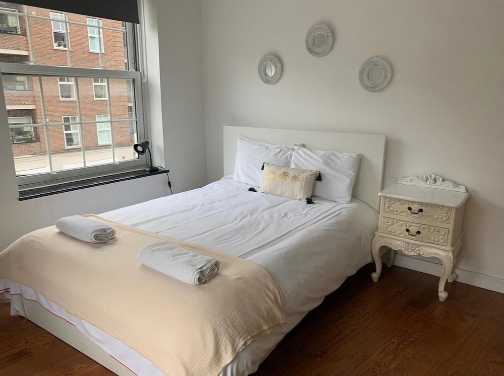 4 Bed Flat - Sleeps 10 - Pets - Parking 1