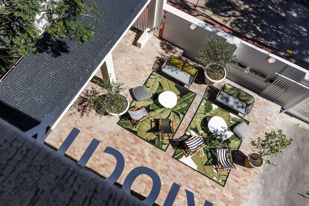 CURIOCITY Green Point 1