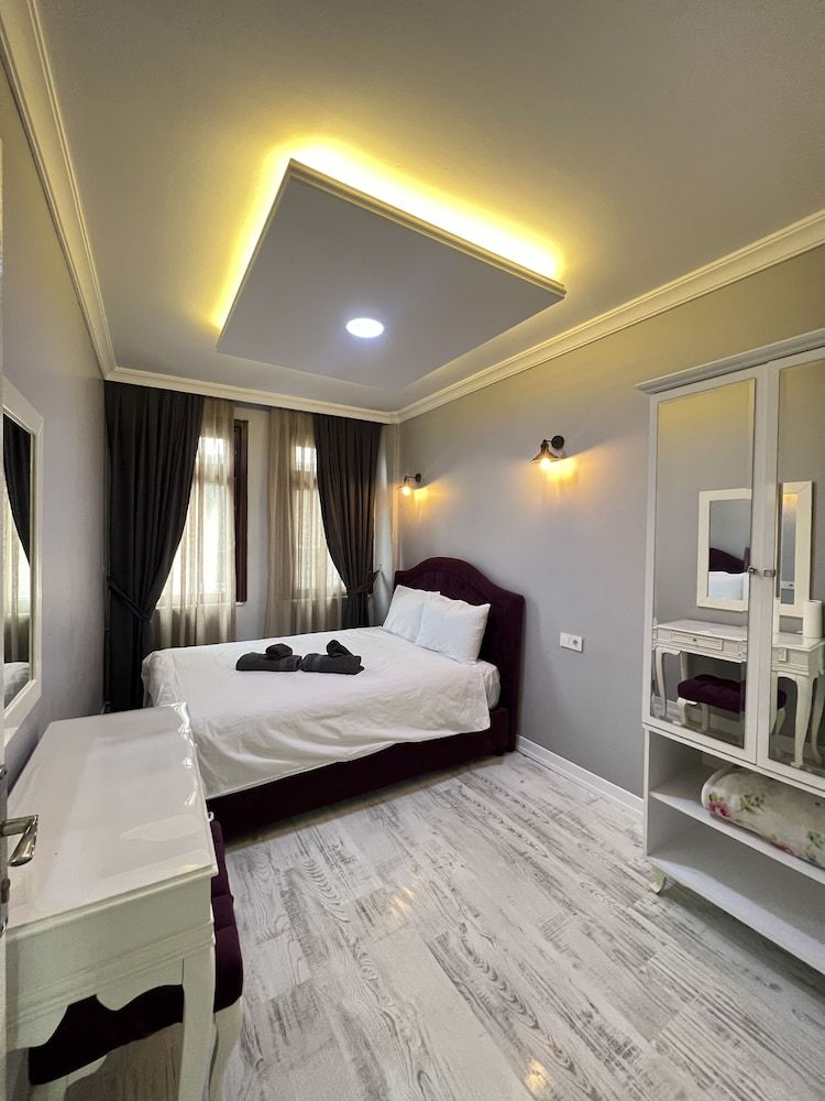 TAKSİM CMLM Suit 1