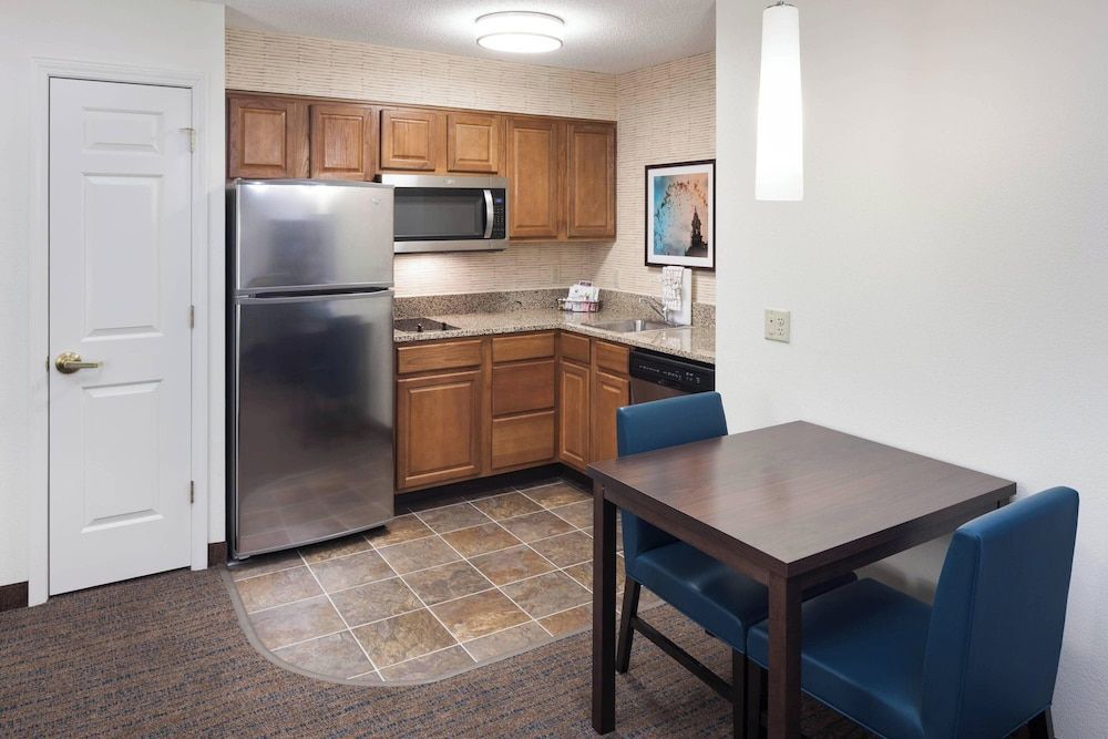Residence Inn Kansas City Country Club Plaza 1