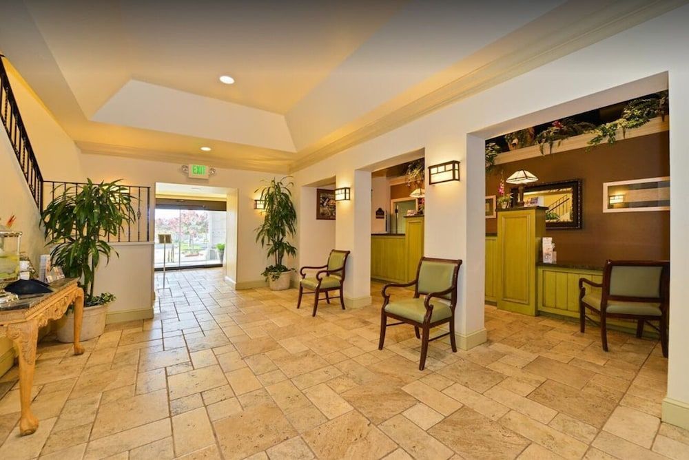Lions Gate Hotel 2