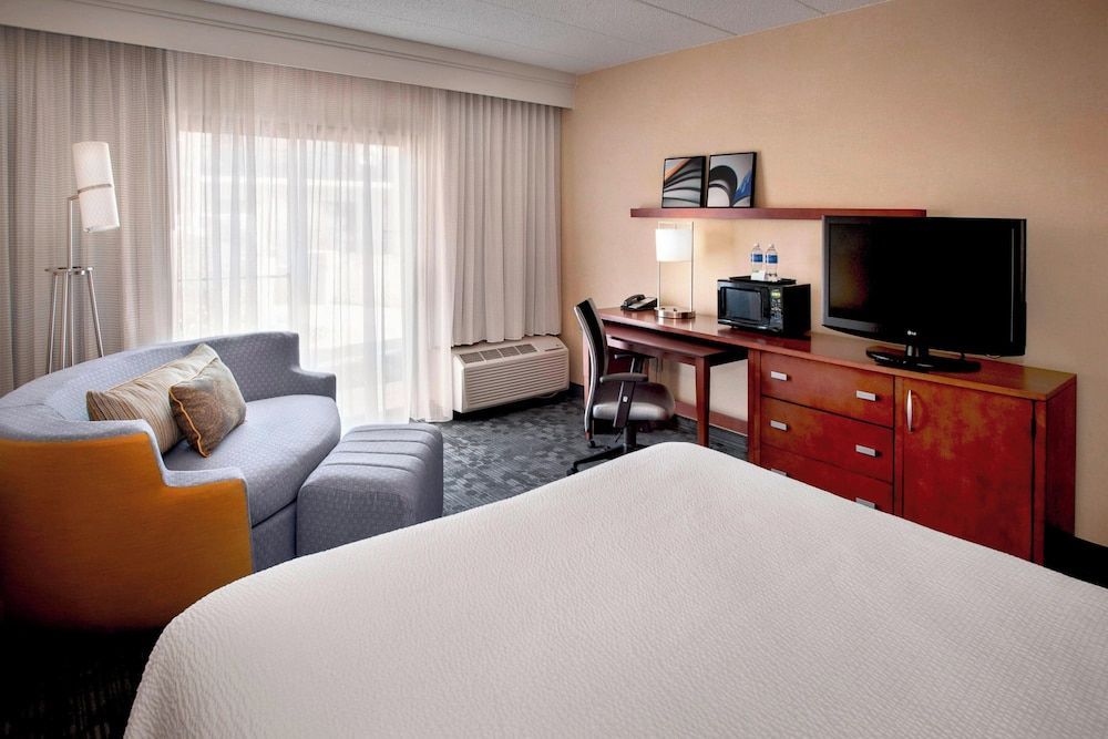 Courtyard By Marriott Hartford Windsor Airport 1