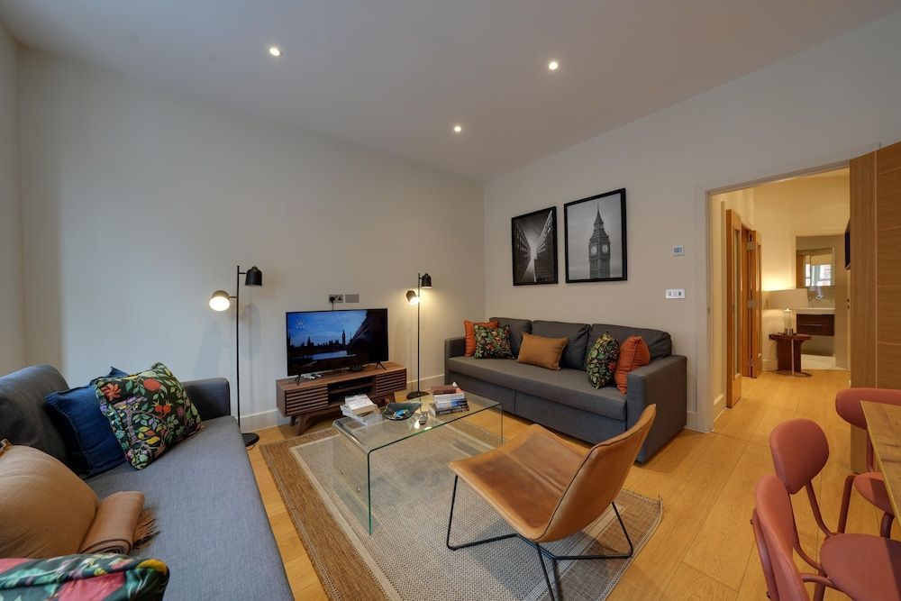 Fitzrovia Stay by Oxford St & Soho 18 Guests 1