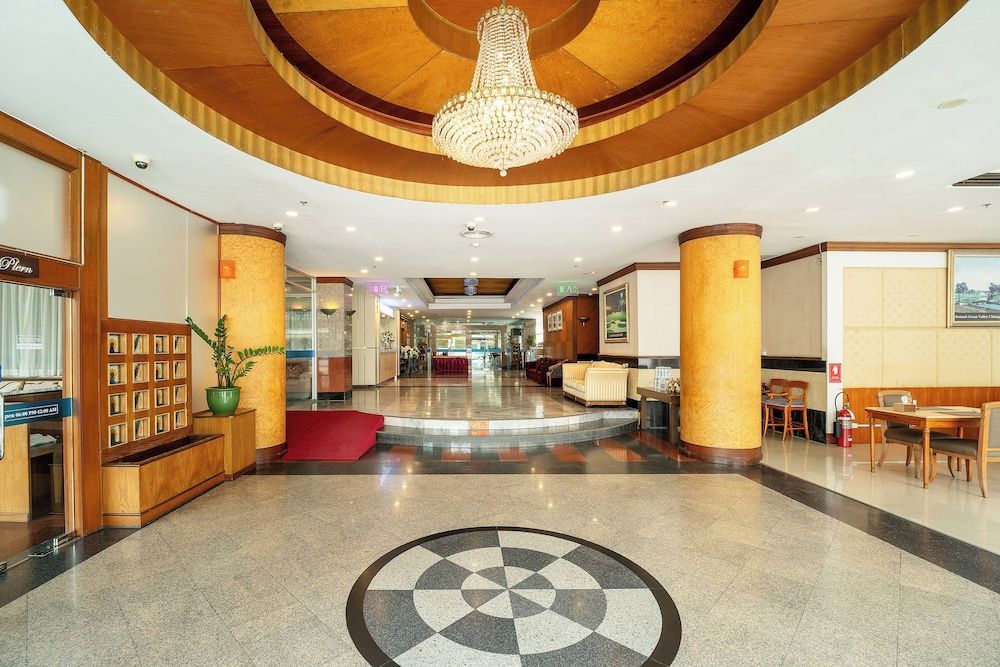 Summit Pavilion Hotel 2