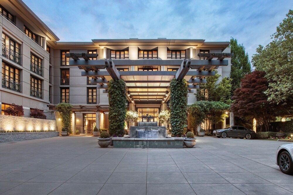 Bellevue Club Hotel 1