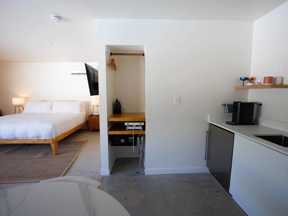Superior Room, 1 King Bed With Sofa Bed, Kitchen, Pool View 2