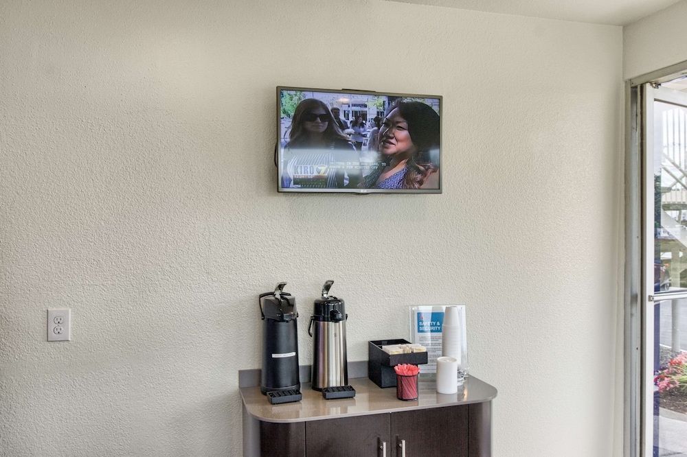 Motel 6-Everett, WA - South 2