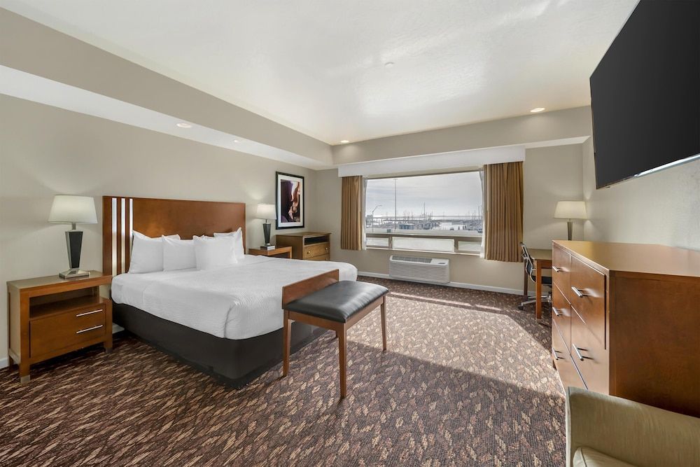 Best Western Plus Northwoods Inn 1