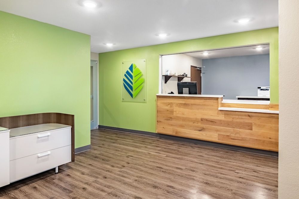 WoodSpring Suites Toledo Maumee 2