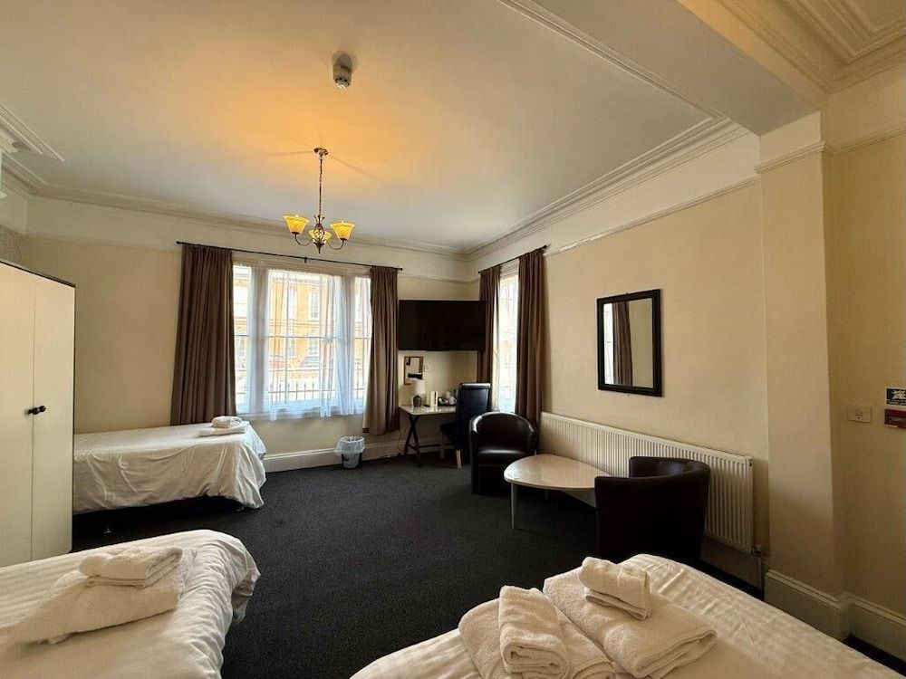 Deincourt Hotel 2