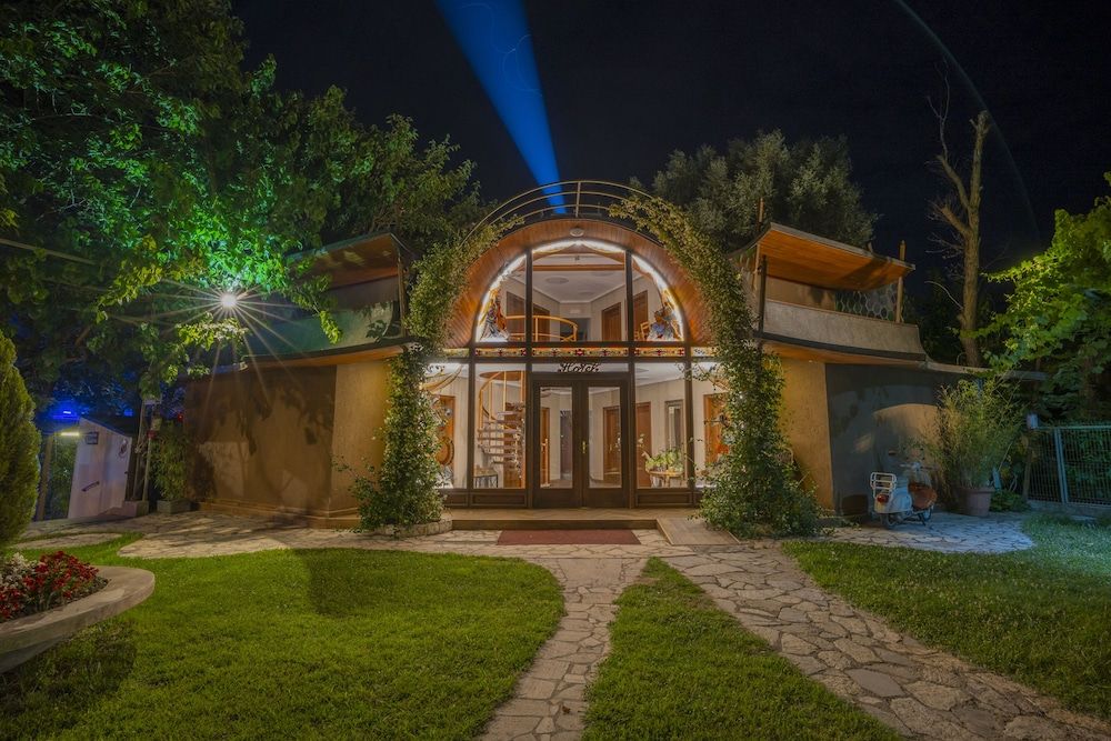 Hotel Legjenda 1