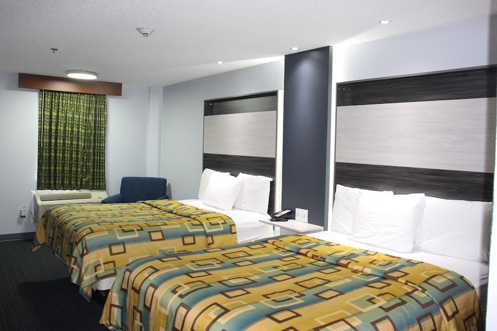 Douglas Inn & Suites 1