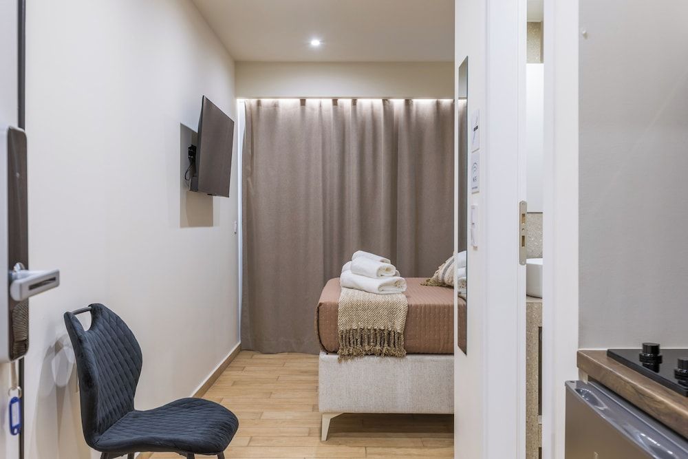 Raise Thiseio Stylish Living 2