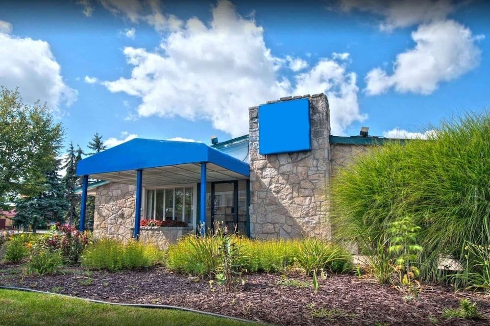 Travelodge by Wyndham Lansing 1