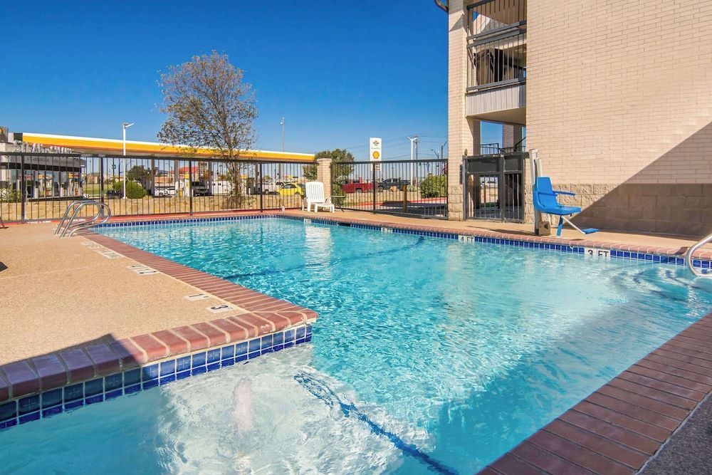 Quality Inn & Suites Weatherford 1