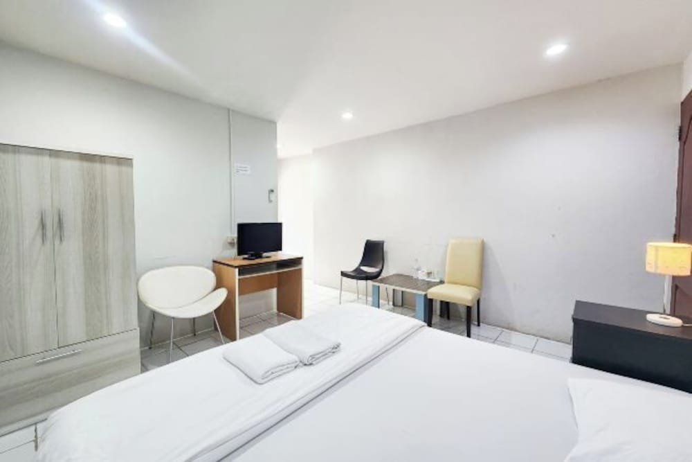 Freesia Bangphi Guest House 1