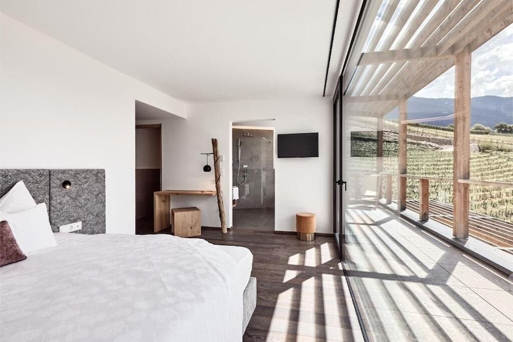 byHaller Suites & AO Restaurant 2
