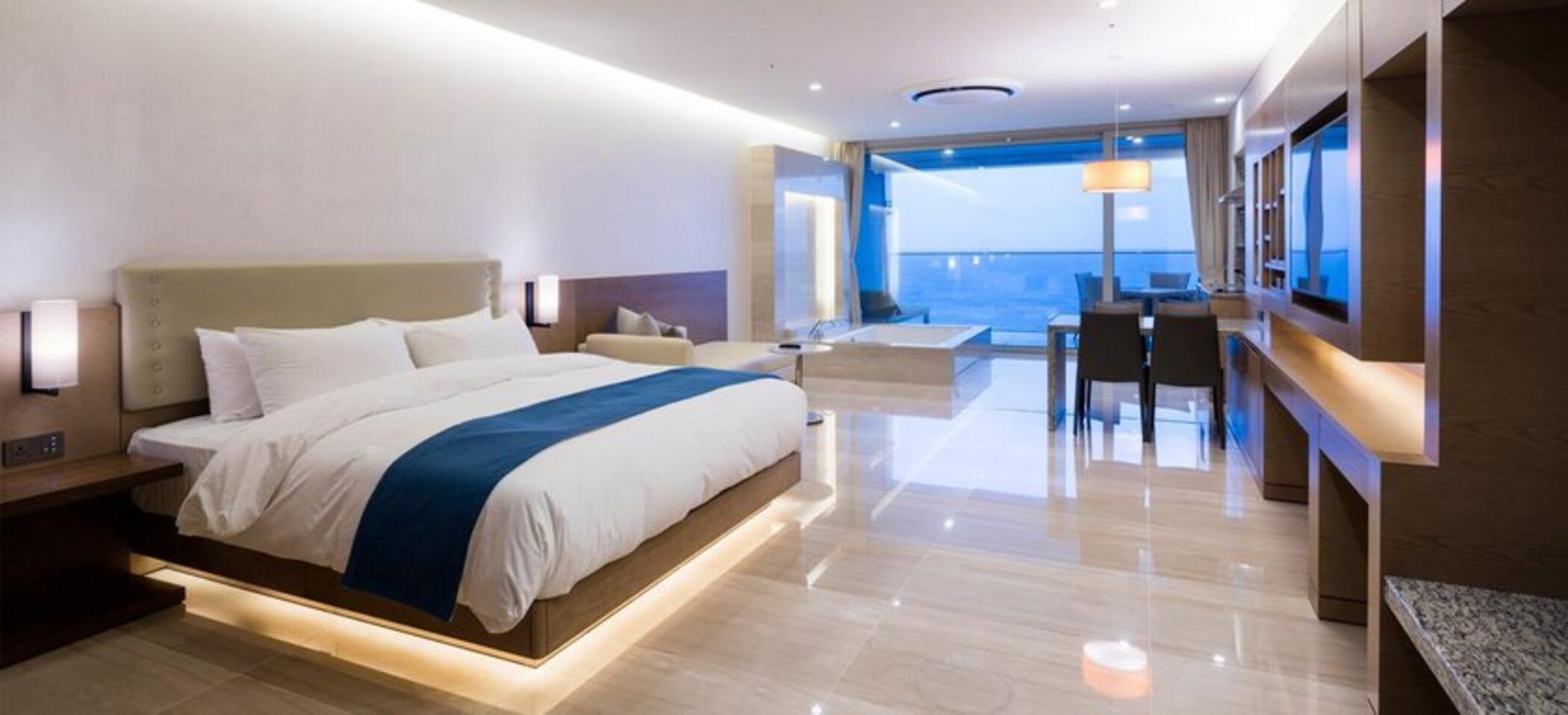 Sun Cruise Resort and Yacht 1