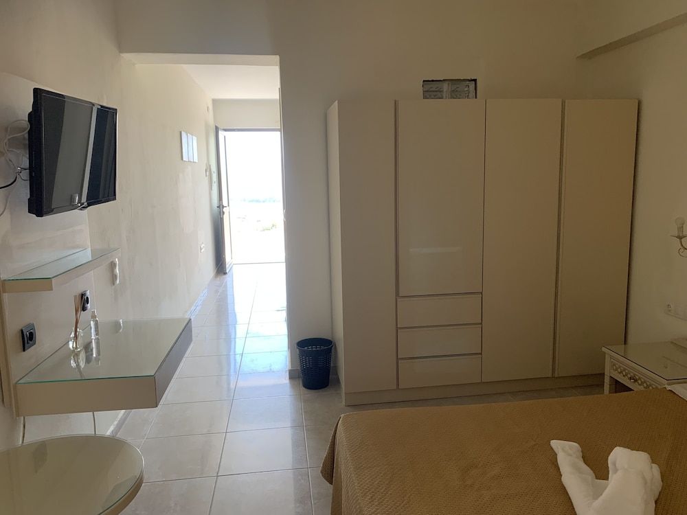 FabView Studio Apartments 2