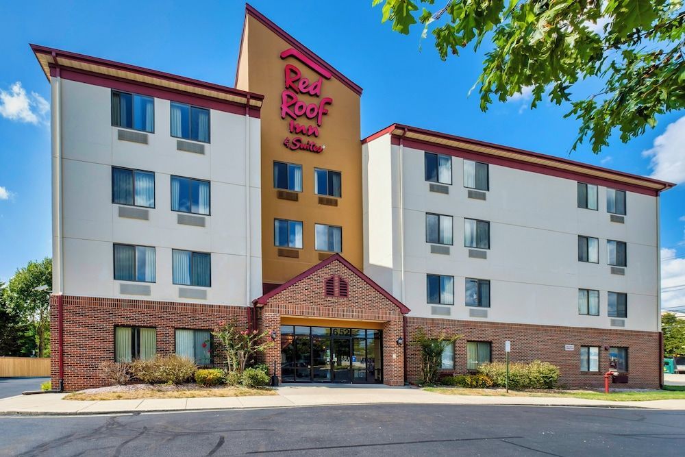 Red Roof Inn & Suites Dover Downtown 1