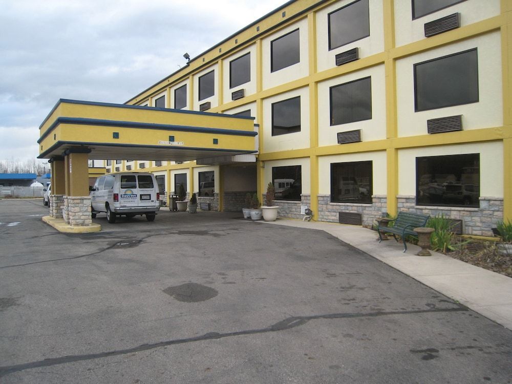 Days Inn by Wyndham Columbus Airport 1