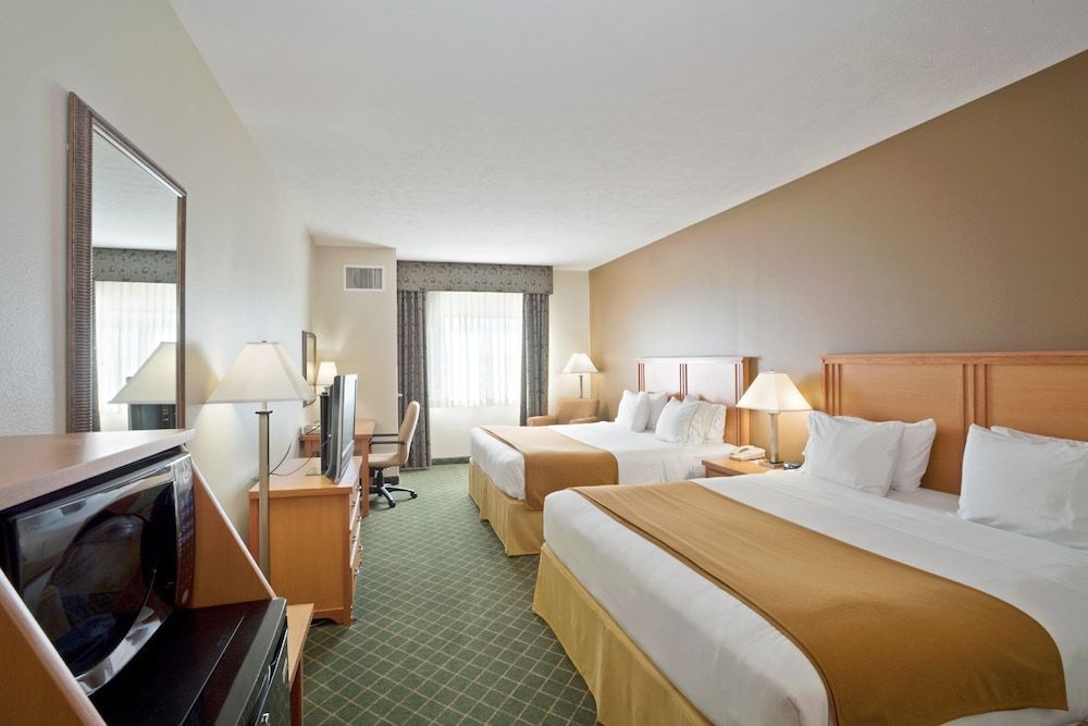 Holiday Inn Express & Suites LINCOLN SOUTH by IHG 1