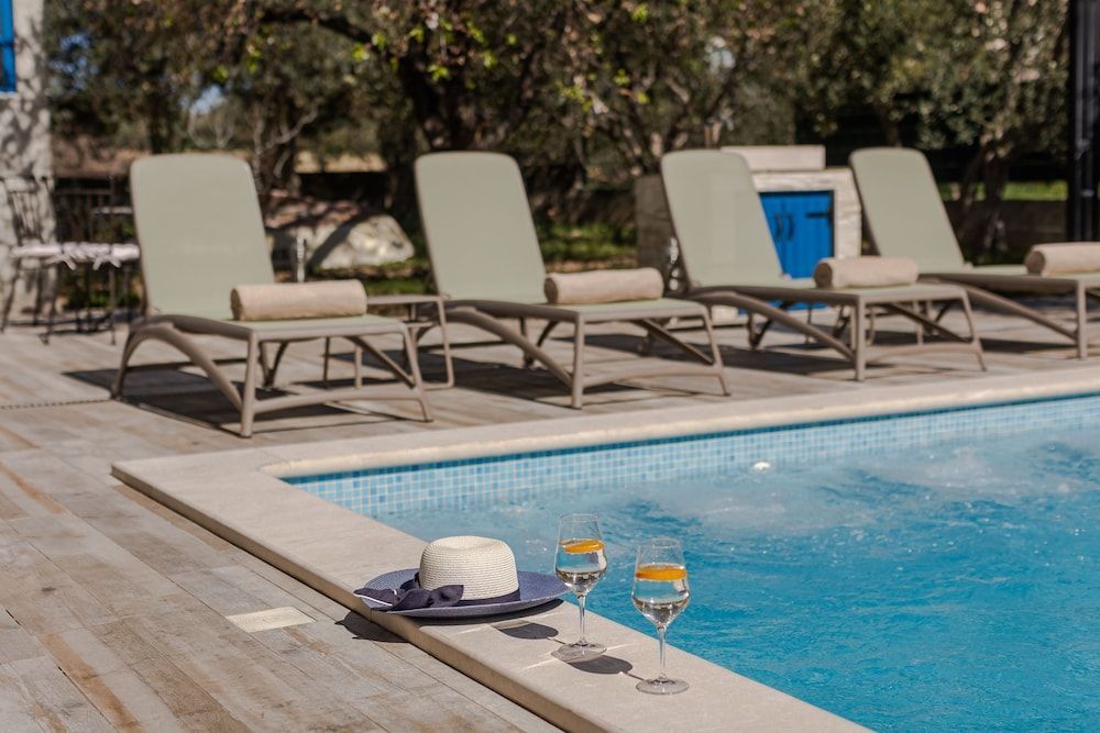The Olive Poolhouse 1