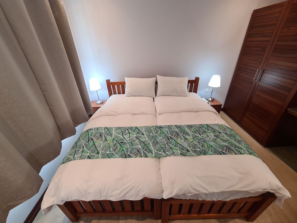 CRYSTAL SHORES Self Catering Apartments - Beau Vallon, Seychelles 2