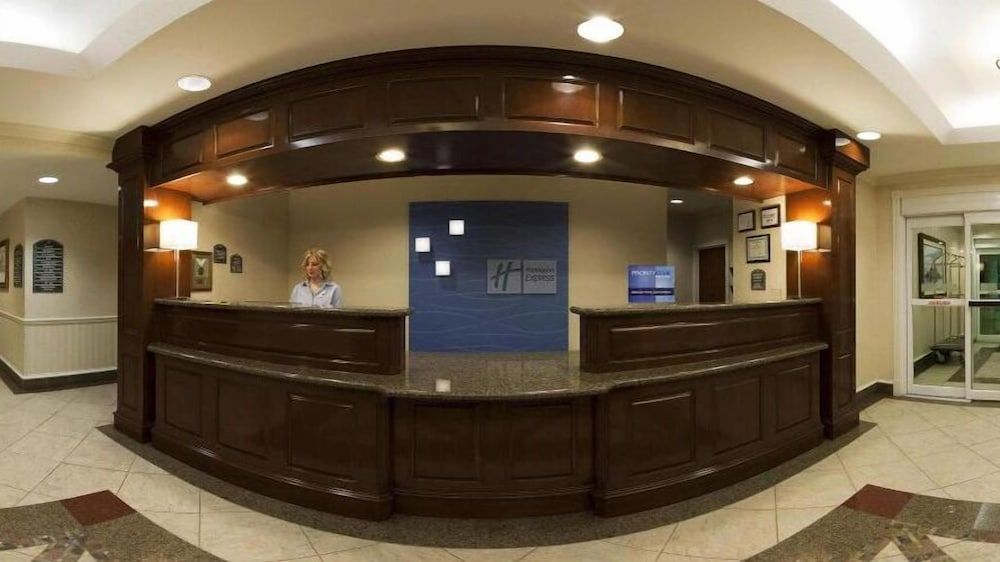 Holiday Inn Express & Suites WAXAHACHIE by IHG 2