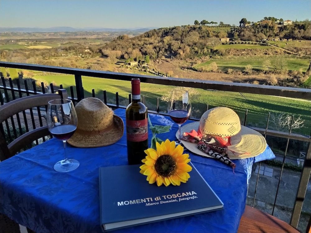 Hotel Sangallo B&B - panoramic position - Valley and vineyard view- family run 1