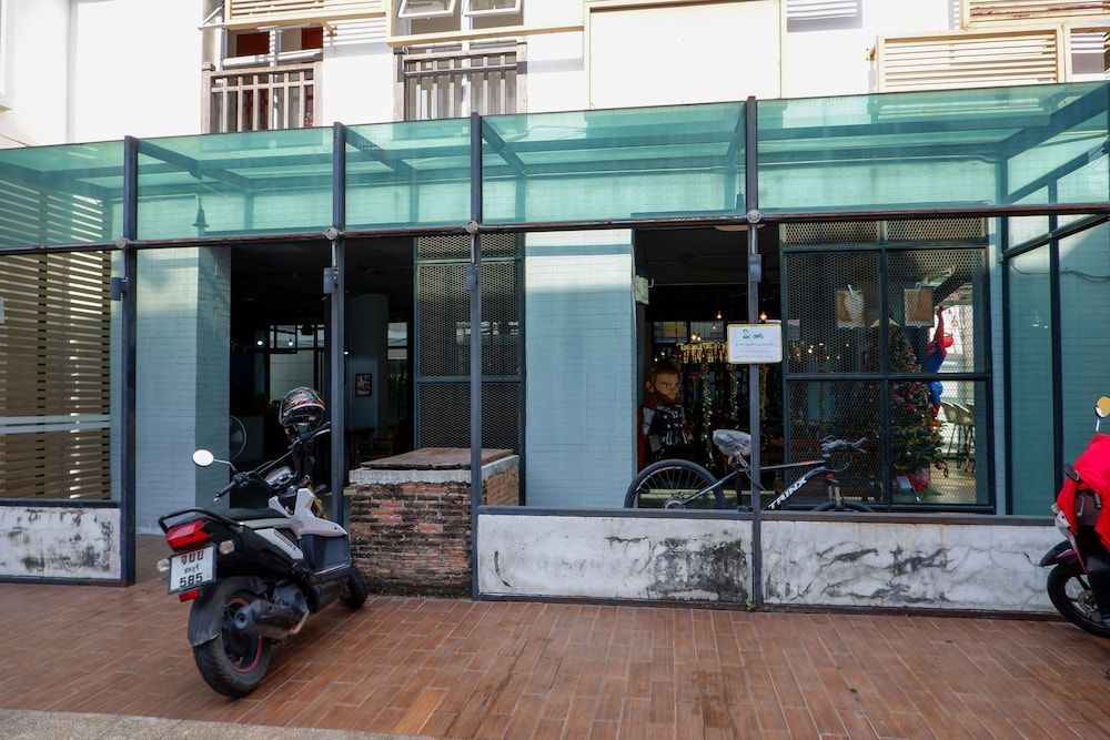 18 Coins Budget Hotel 2