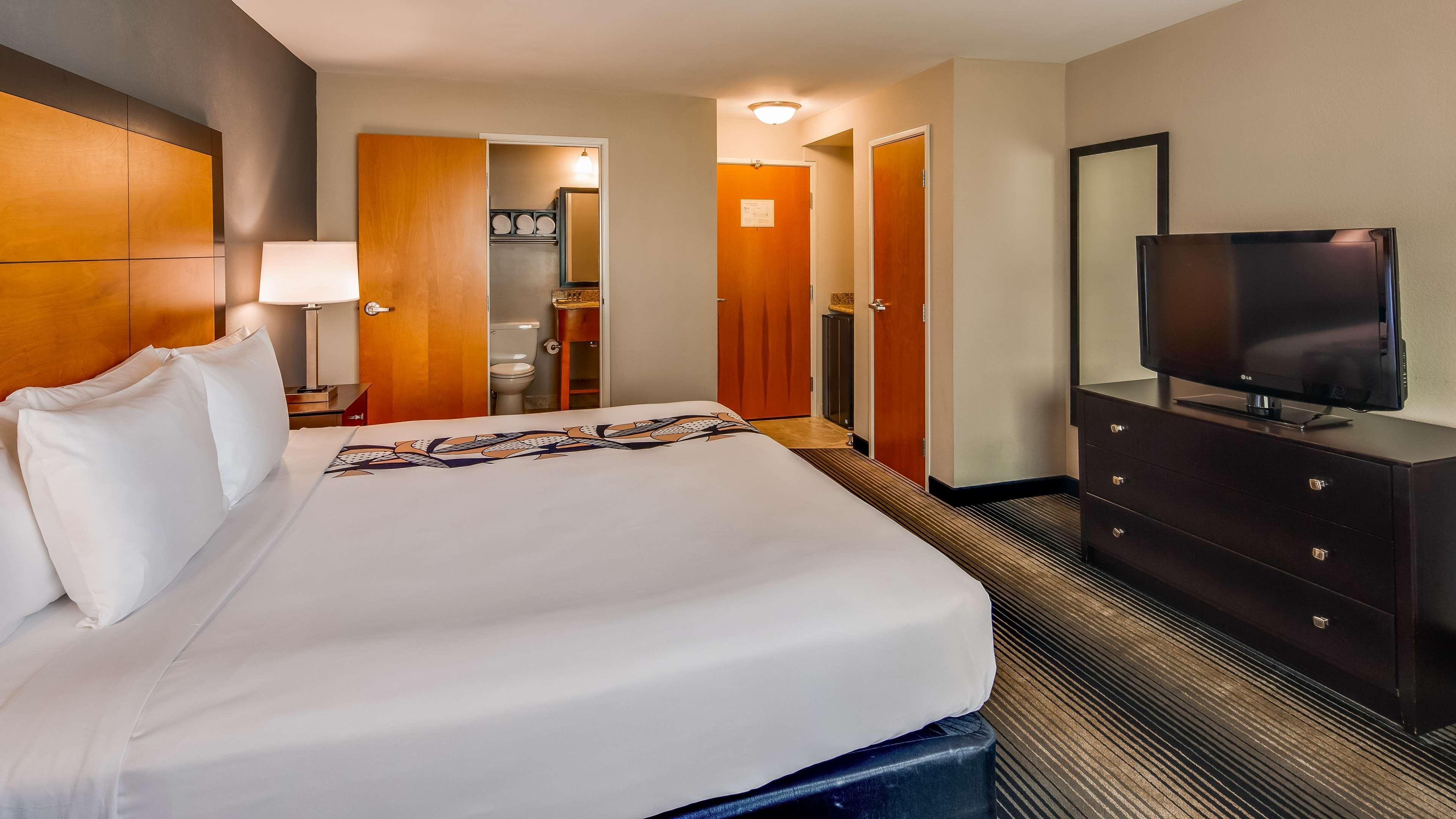 Best Western Plus Hyde Park Chicago Hotel 1