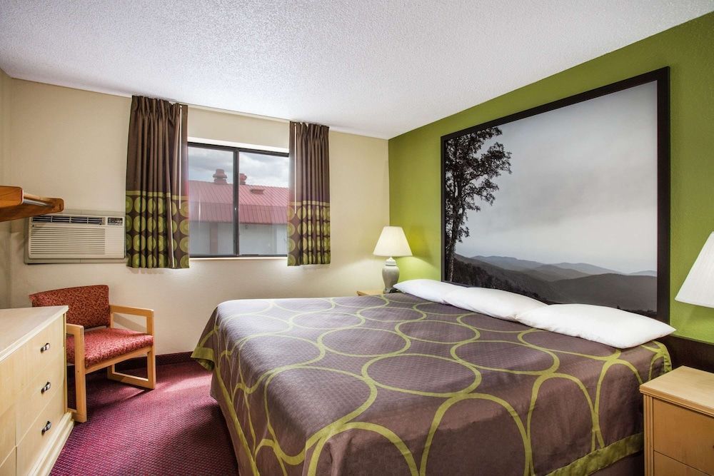 Super 8 by Wyndham Salem VA 2