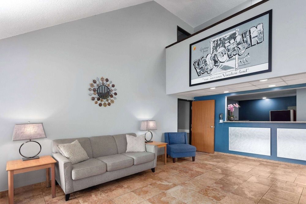 Super 8 by Wyndham Sun Prairie/Madison E 2