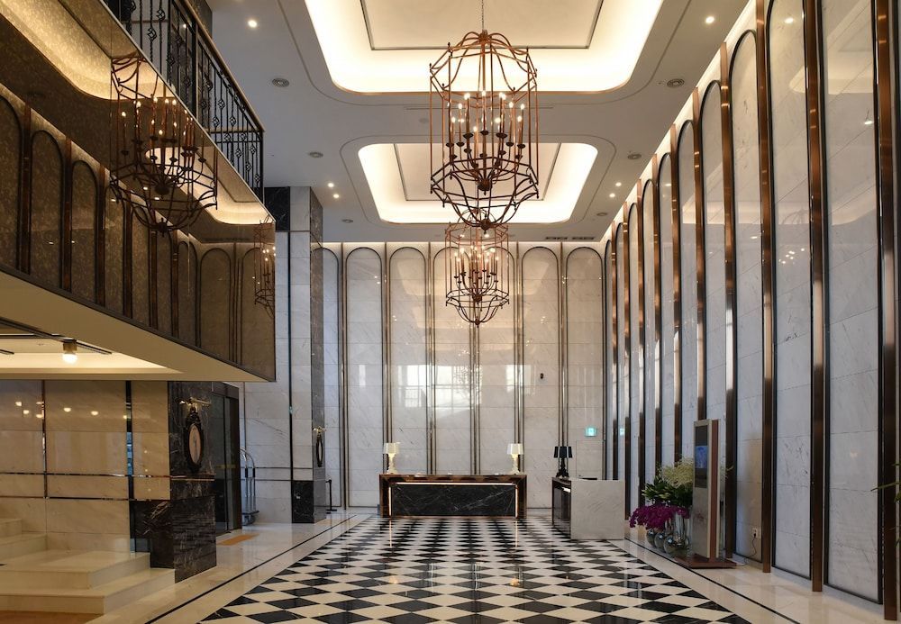 Lavalse Hotel 1
