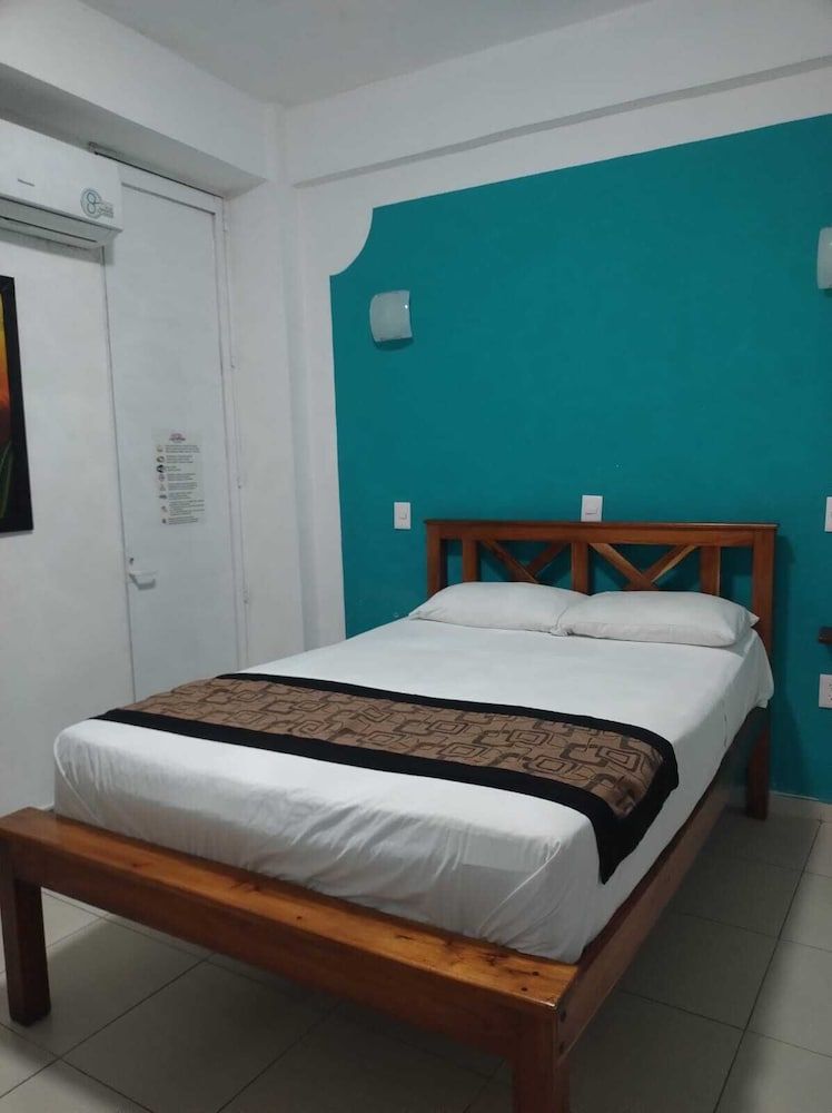 Hotel Las Palmas en Laurel 2